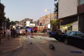 Karambol u centru Banjaluke, prevrnuta dva vozila (FOTO, VIDEO)