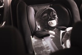 Šta se dešava u automobilu za samo 20 minuta na suncu? (VIDEO)