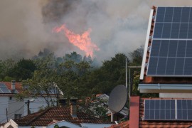 Crna Gora u plamenu: Besana noć pred vatrogascima i građanima (VIDEO)