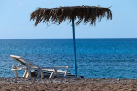 Haos na plaži u Grčkoj: Turisti se potukli zbog ležaljki u prvom ...