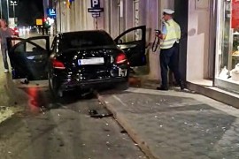 Bijeljina: Mercedesom se zakucao u ćevabdžinicu, povrijeđen ...