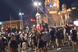 Beograd: Učesnici protesta došli kod Pionirskog parka (VIDEO)