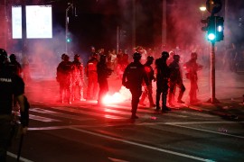 Haos u centru Beograda: Sukobi ispred Generalštaba (VIDEO)