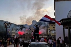 Incident kod džamije u Jajcu: Zbog baklji u svadbenoj koloni dobili ...