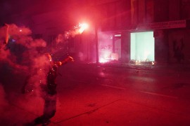 Zapaljene prostorije SNS-a u Valjevu, kamenovana zgrada Gradske uprave ...