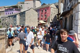 Mostar pun turista, koliko ih tačno ima niko ne zna