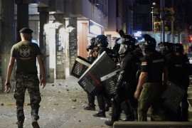 MUP Srbije: Privedeno 56 osoba, povrijeđeno šest policajaca