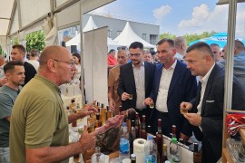Sajam šljive, voćnih rakija i meda otvoren u Ugljeviku