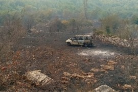 Požar u Neumu se nekontrolisano širi i prijeti kućama
