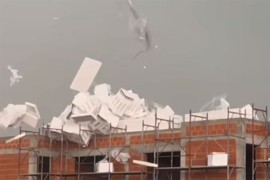 Oluja pogodila dio Hrvatske: Vjetar čupao stabla i nosio krovove ...