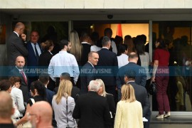 Lažna dojava o bombi u Narodnoj skupštini RS: Poslanici se vraćaju u ...