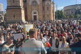 Stanivuković se obratio građanima koji protestuju ispred Gradske ...