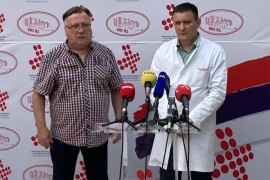 Vlado Đajić posjetio Halida Bešlića u bolnici, donio mu "Drvo ...