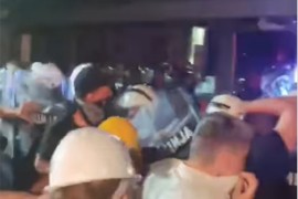Sukob policije i građana ispred Filozofskog fakulteta u Novom Sadu ...