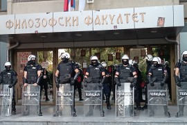 Novi Sad: Protest ispred Filozofskog fakulteta, kordon policije na ...