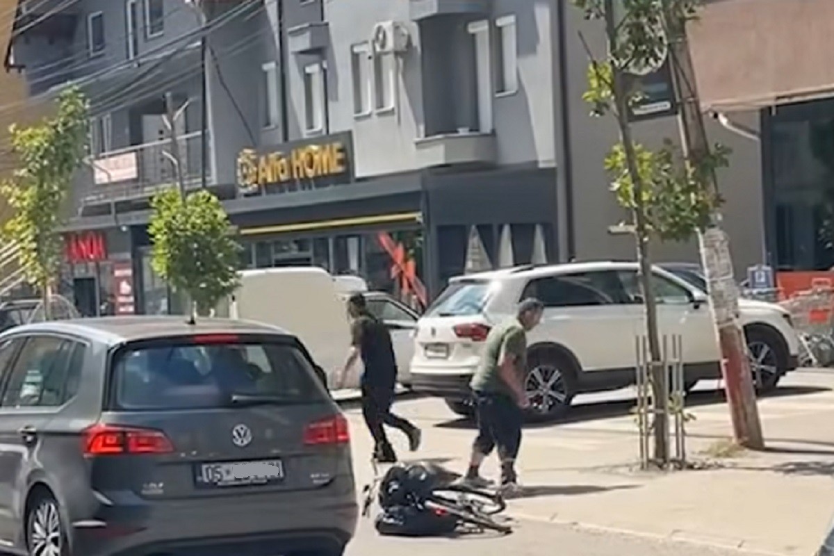 Žestoka tuča na ulici srpskog grada: Prvo sijevale šake, a onda cigle (VIDEO)