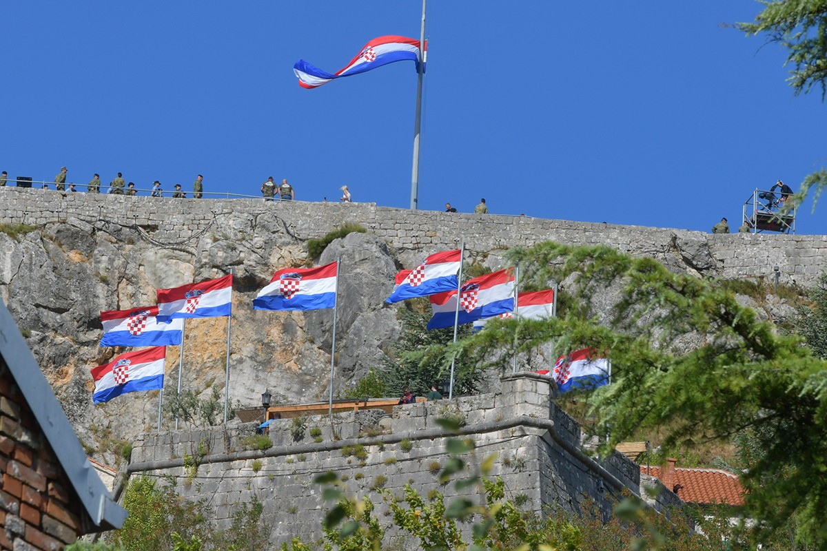 Kako žive Srbi u Kninu u danima proslave "Oluje"