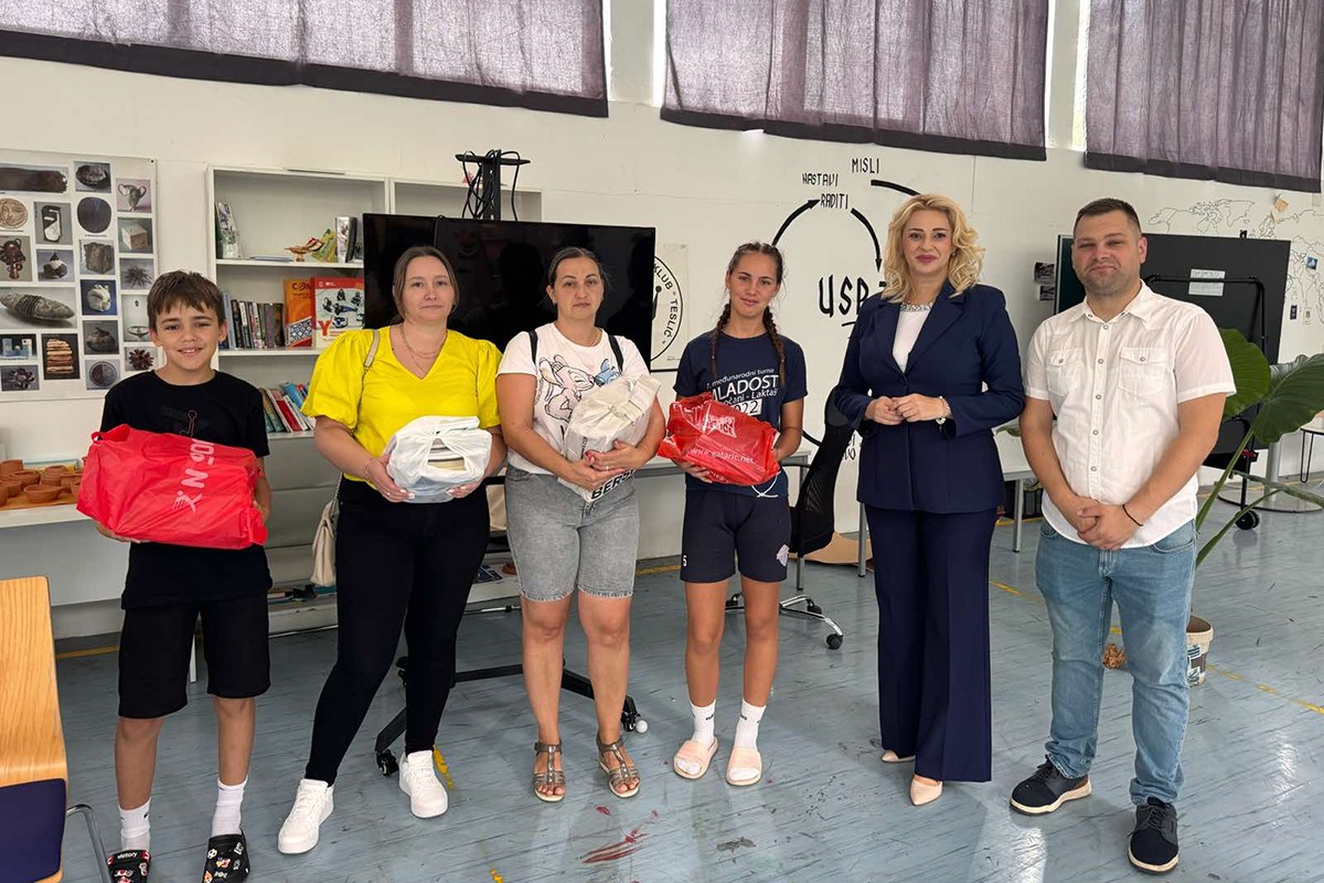 Besplatni udžbenici iz Banjaluke stigli i u Teslić