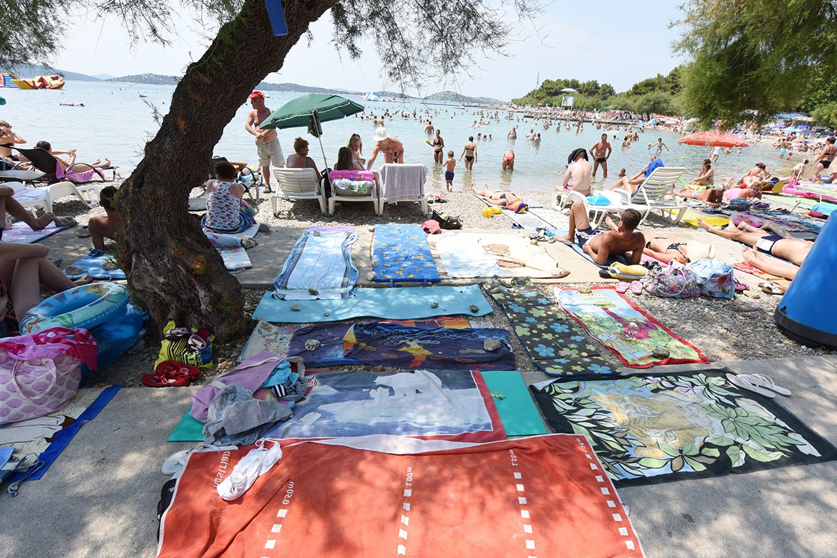 Makarska zavodi red: Ostavite li peškir naveče, ujutro ga nećete naći (VIDEO)