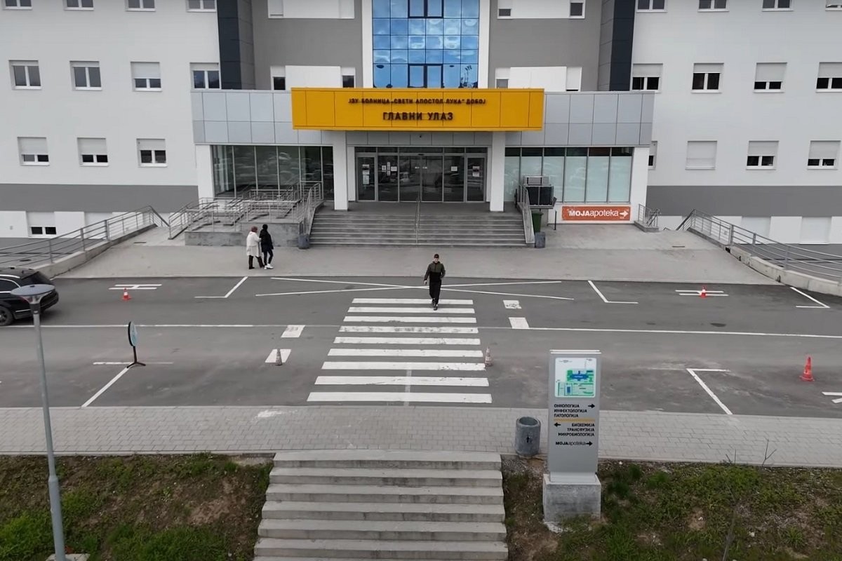 Poznato stanje ranjenog u dvostrukom ubistvu u Šamcu
