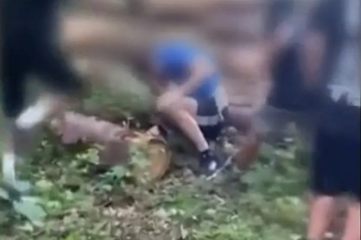 Dječaci pretukli muškarca: Pisao njihovoj drugarici (UZNEMIRUJUĆI VIDEO)