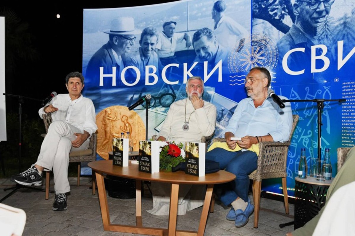 Vladika Grigorije promovisao novu knjigu u Herceg Novom