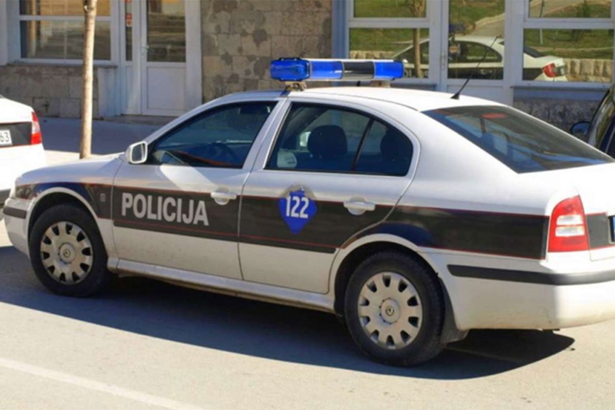 Jedna osoba teško povrijeđena prilikom sudara motora i automobila u Kaknju