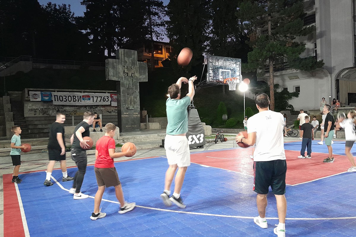 "Trojka iz bloka" za porodicu Gajić
