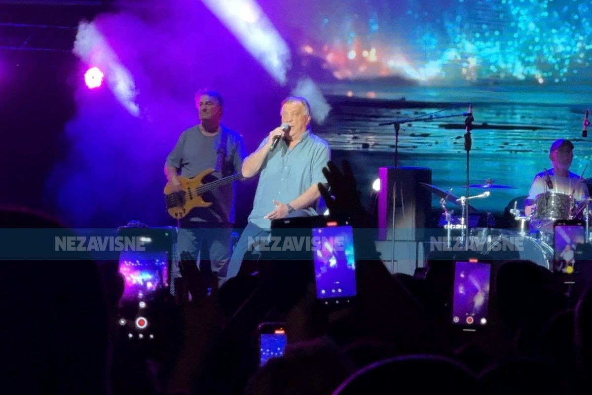 Halid Bešlić uprkos lošem zdravlju nastupio u Banjaluci, otkrio kada je imao prvi poljubac (VIDEO)