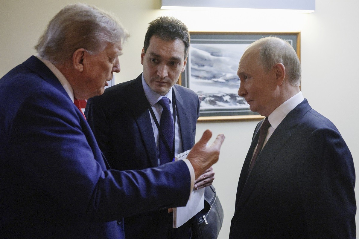 Čitači s usana otkrili o čemu su Putin i Tramp razgovarali na početku susreta