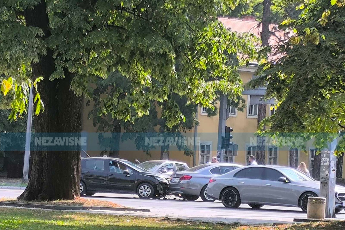 Sudar na raskrsnici u centru Banjaluke (FOTO)