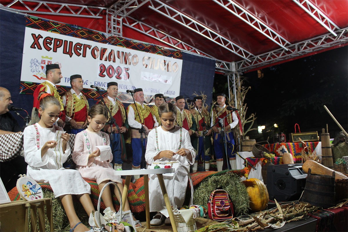 Manifestacija u Trebinju: "Hercegovačko sijelo" čuva tradiciju
