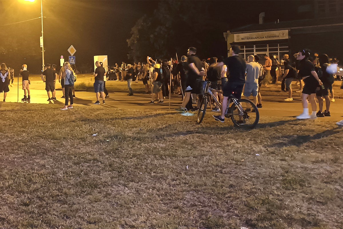 Počeo protest u Novom Sadu: Kolona krenula prema sudu
