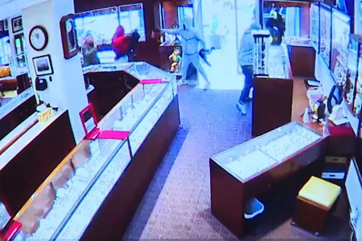 Lopovi za 90 sekundi ukrali nakit vrijedan 1.700.000 evra (VIDEO)