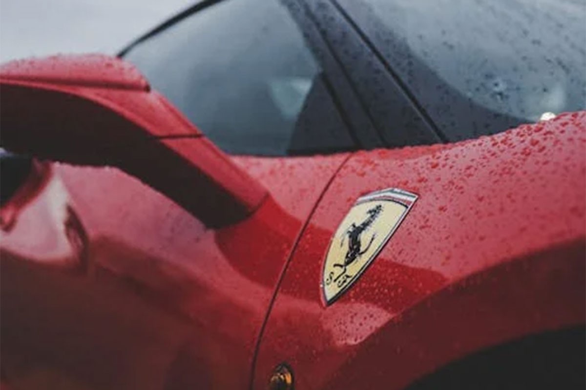 Vlasnik Ferrarija F40 zamijenio superautomobil za terenac