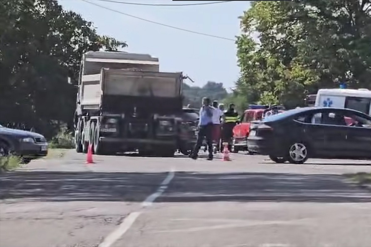 Detalji nesreće kod Ugljevika: Supružnici stradali u stravičnom sudaru s kamionom (VIDEO)