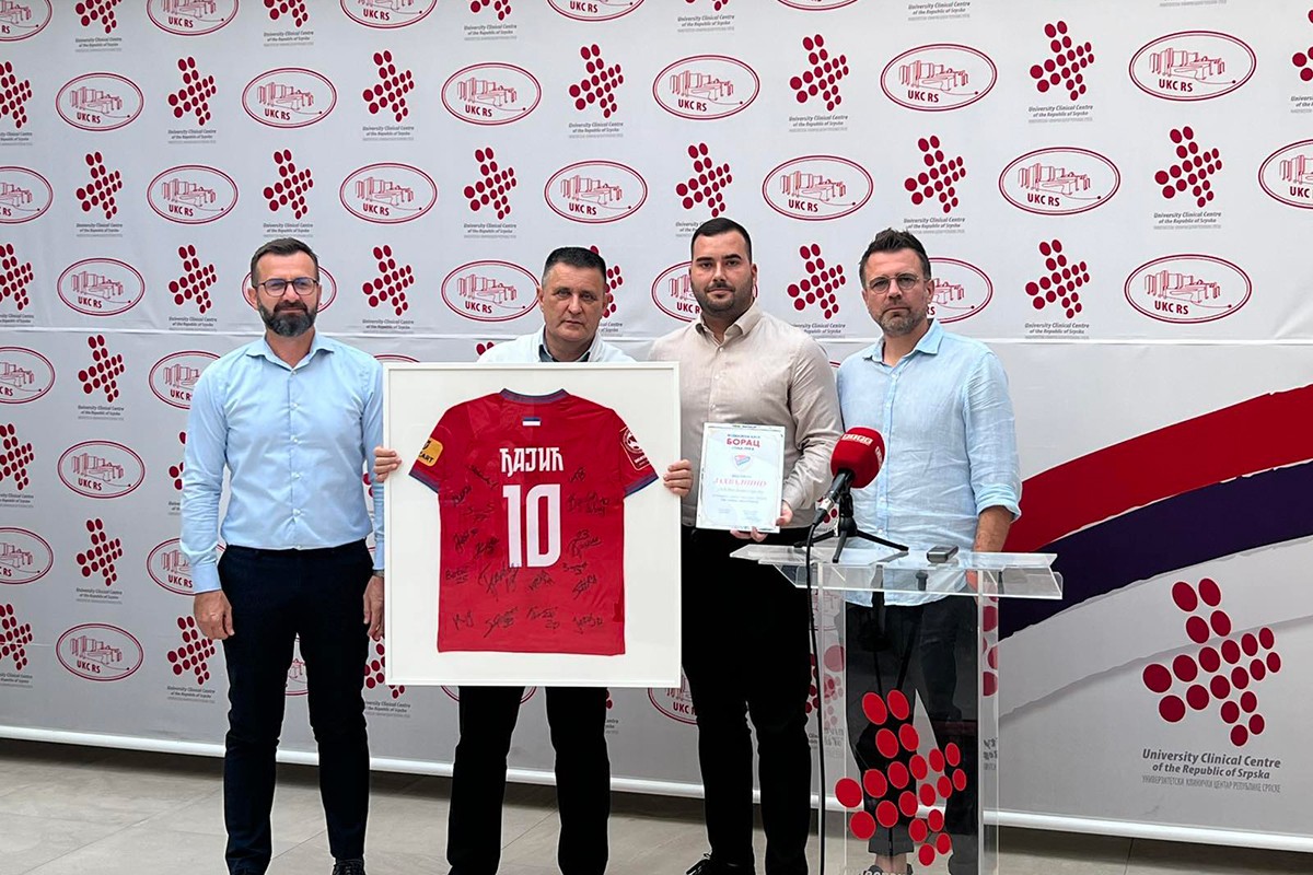 Vladi Đajiću uručen dres "Borca"