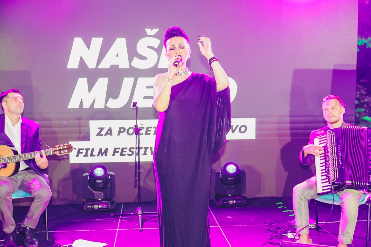 Spektakularan koncert Amire Medunjanin: Bingo Group Festivalski trg pretvorio u Naše mjesto