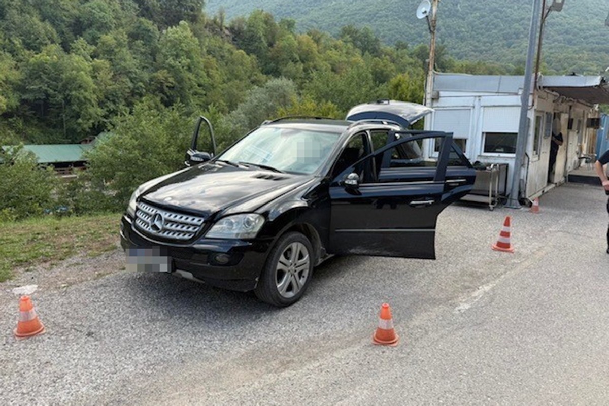 Veliki "ulov" na granici BiH: Pronađeno 12 kg droge u mercedesu (FOTO)