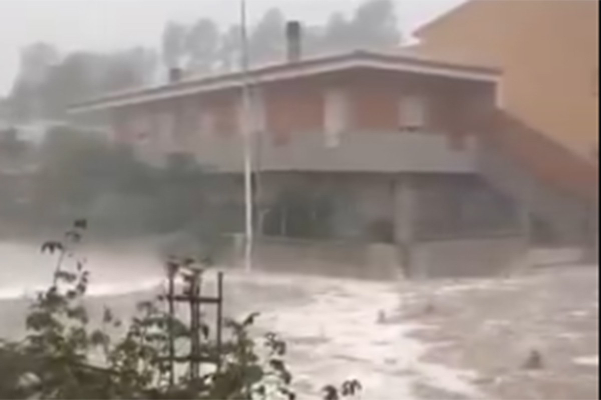 U snažnom nevremenu u Italiji poginula jedna osoba (VIDEO)