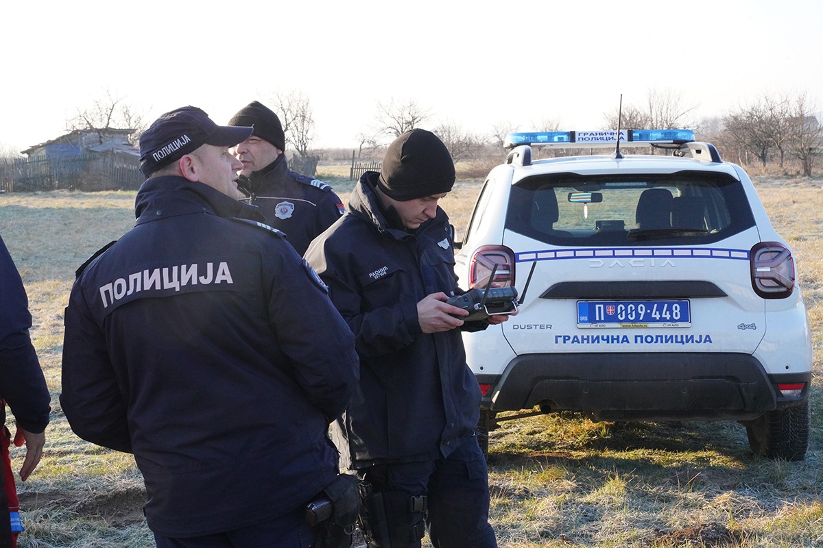 Napad mačetom u Srbiji: Policajac sav krvav tražio pomoć u kafiću