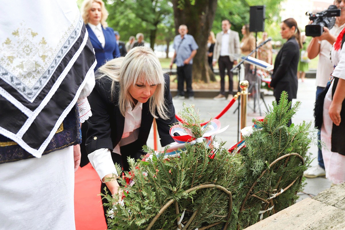 "Kočićevi dani" počeli polaganjem vijenaca na spomenik Petru Kočiću