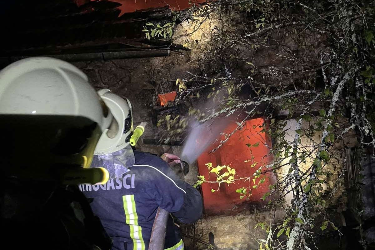 Izgorjela kuća kod Ribnika