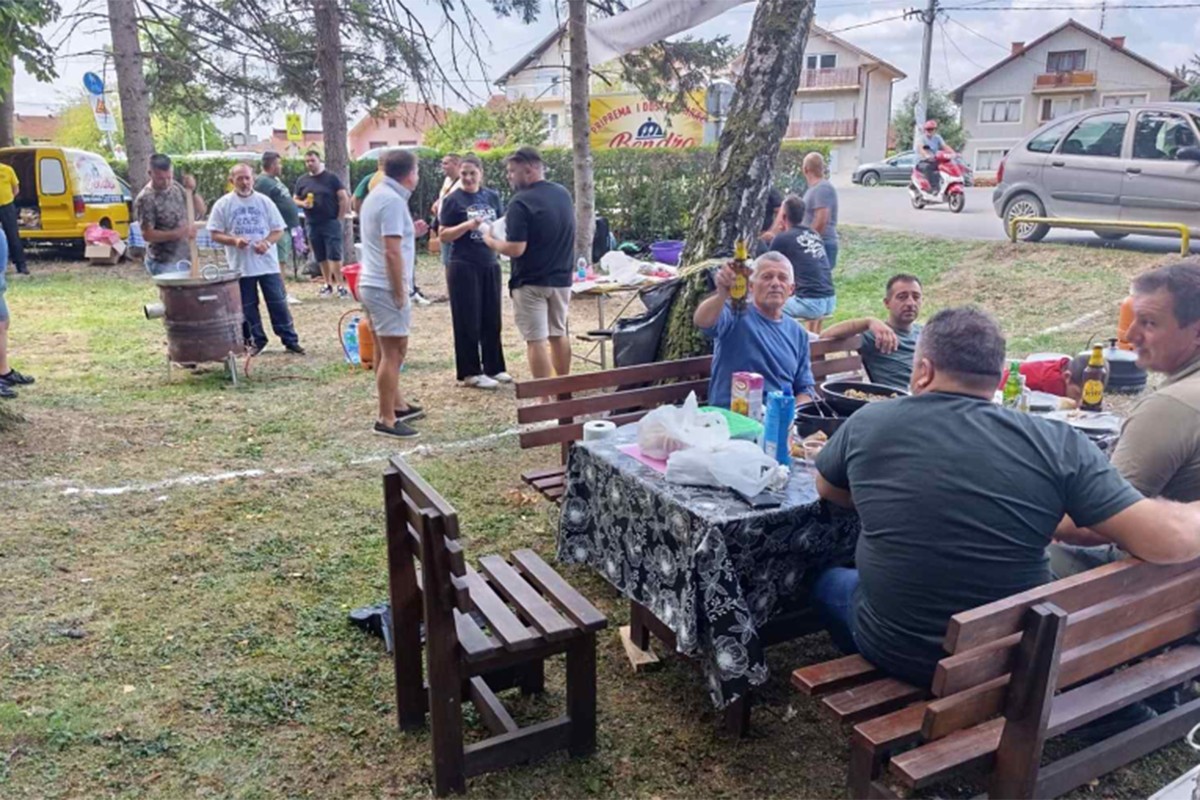 Oko 50 ekipa takmiči se u spremanju kotlića u Bijeljini
