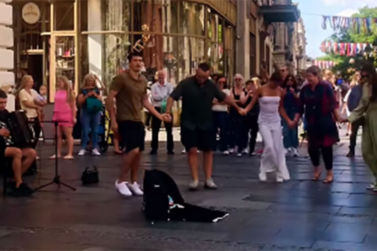 Scena iz Knez Mihailove koja se širi društvenim mrežama oduševila mnoge (VIDEO)