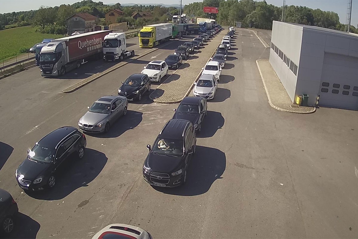 Duge kolone na izlazu iz BiH prema Hrvatskoj