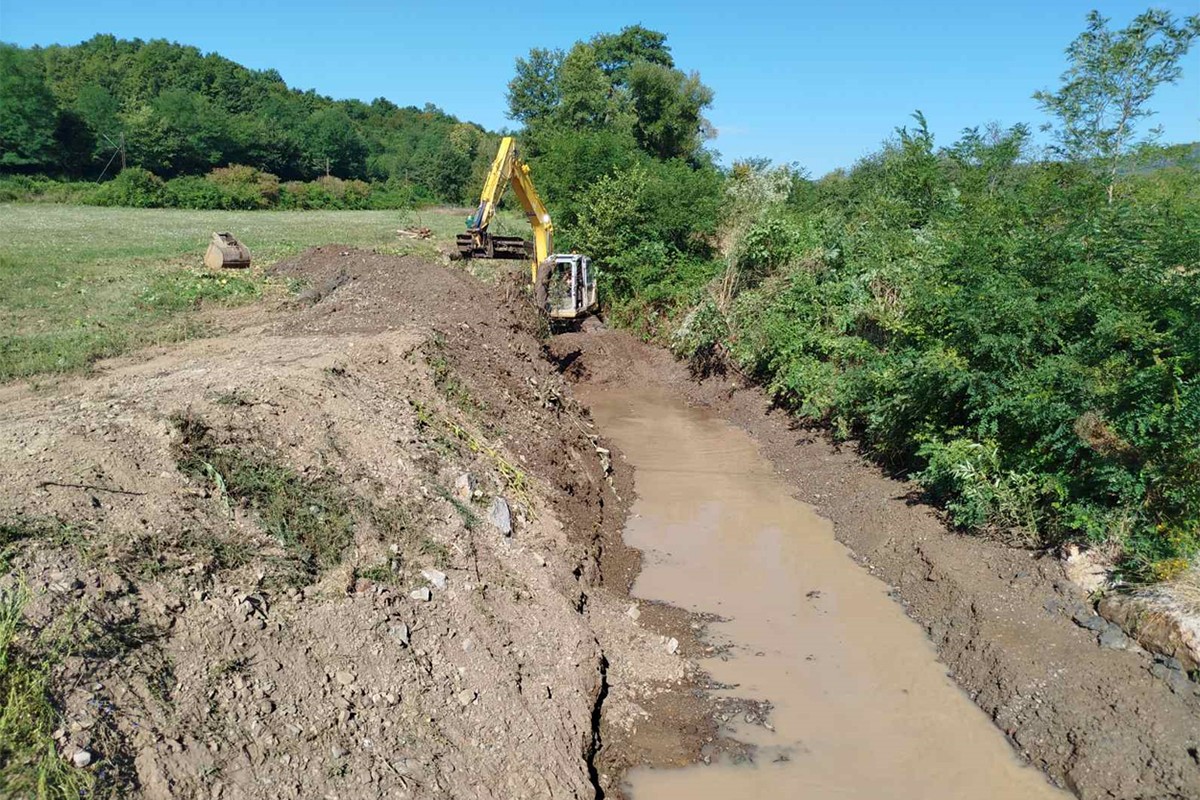 Banjaluka: U toku uređenje obale i korita rijeke Ivaštanke