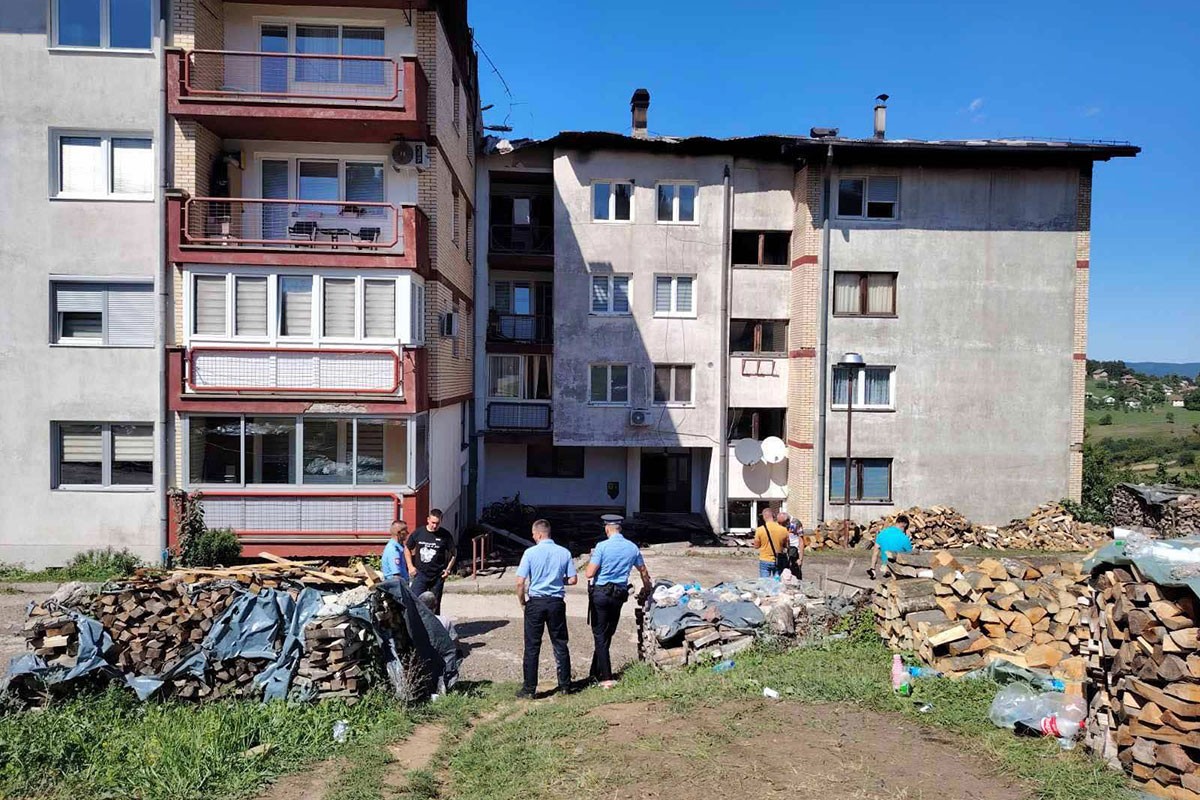 U zgradi u Vlasenici izgorjelo šest stanova