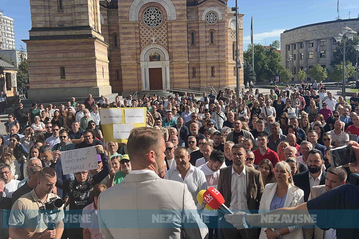 Stanivuković se obratio građanima koji protestuju ispred Gradske uprave u Banjaluci (VIDEO)