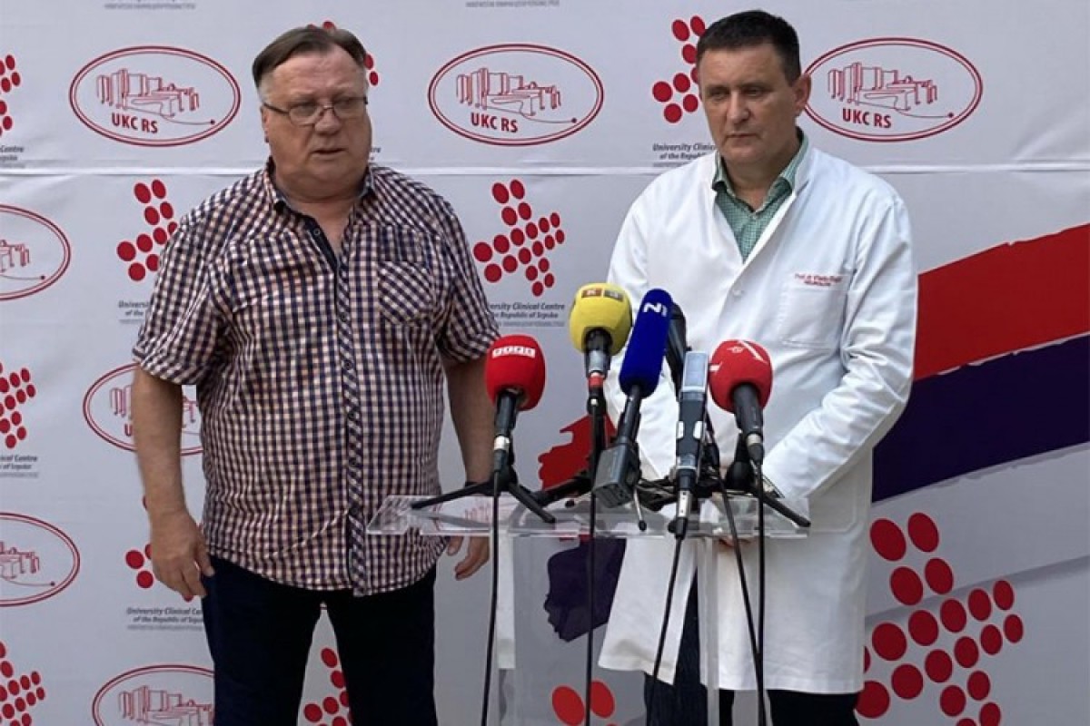 Vlado Đajić posjetio Halida Bešlića u bolnici, donio mu "Drvo života" (FOTO)